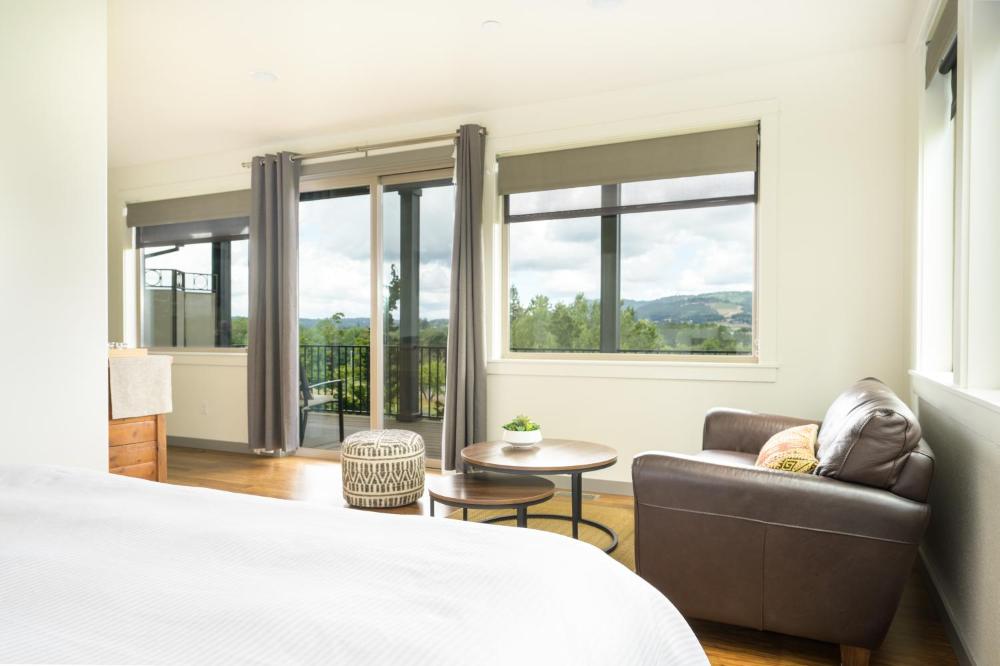 Deluxe King Room interior